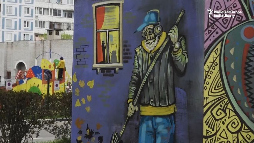 Video: Ruský Banksy si přemalovává po svém rodné město